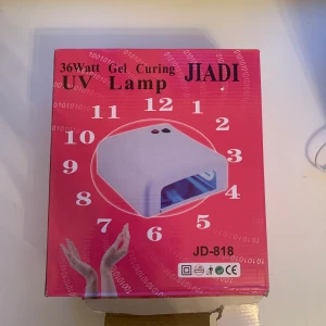 UV lampa - Uv lampa till gel naglar. Använd några gånger.