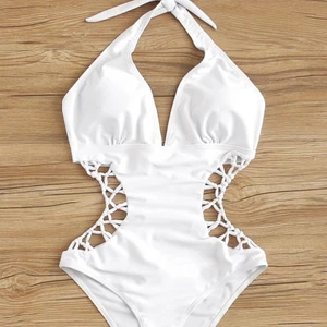 Baddräkt  - Köpte denna baddräkt på Shien för ca ett halvårsen aldrig använd då jag köpte fel. Säljes här i hopp om att någon annan kanske blir glad av den🥰 original pris 139kr