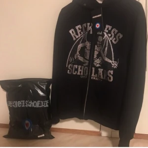 reckless scholars zip up - size M lätt använd. kom med bud