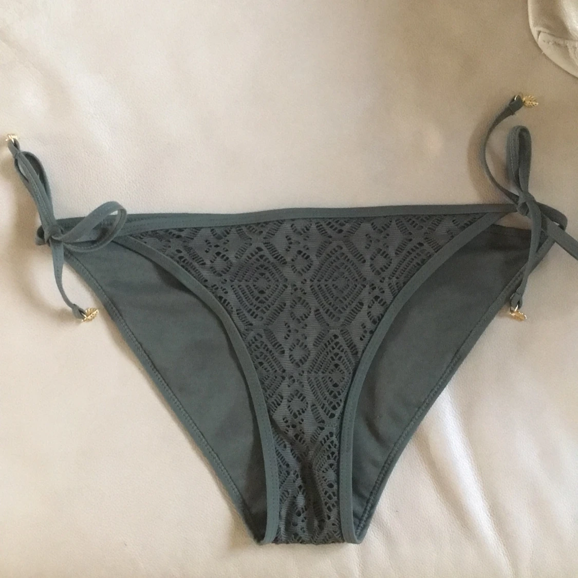 Mörkgrön mönstrad bikini - 90