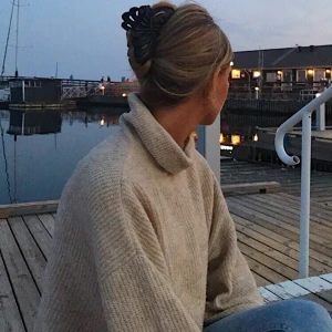 Stickad tröja - Stickad tröja med krage! Bra skick