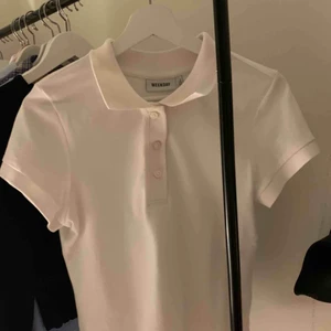  - Pikétröja ifrån weekday, använd fåtal gånger. Köparen står för frakt❤️