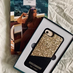 Ideal of Sweden - Säljer mitt finaaa iphone 7S skal ”Night Out Gold” - Negin Mirsalehi x Ideal of Sweden. ✨                    Har bytt telefon så denna goding passar inte längre! Skalet funkar även till iphone 6, 6S, 7 & 8 🌸