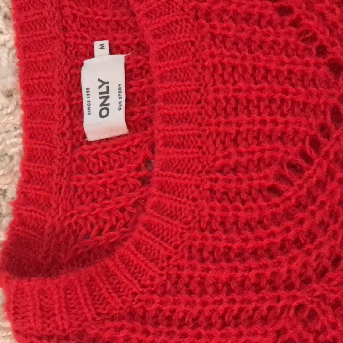 Stickad tröja, storlek M  - 91