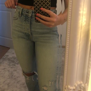 Ginatricot, perceft jeans S.36 - En ganska hård men cool jeans modell och har en Slim passform, slutar precis vid anklarna på mig och jag är 169cm lång.