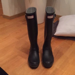  - Hunterstövlar strl 38
Köpta för 1200kr