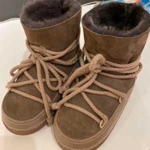 Helt nya inuikii skor - Säljer nu mina helt nya inuikii skor i storlek 38! Buda!! 