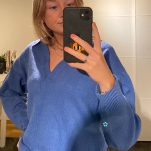 Snygg blå stickad tröja! - Hör av dig för frågor💗💗