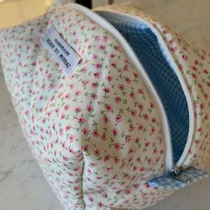 Handmade necessär, 300kr - Gå in på min webbshop via min Instagram där heter jag Design By Minnaz😍