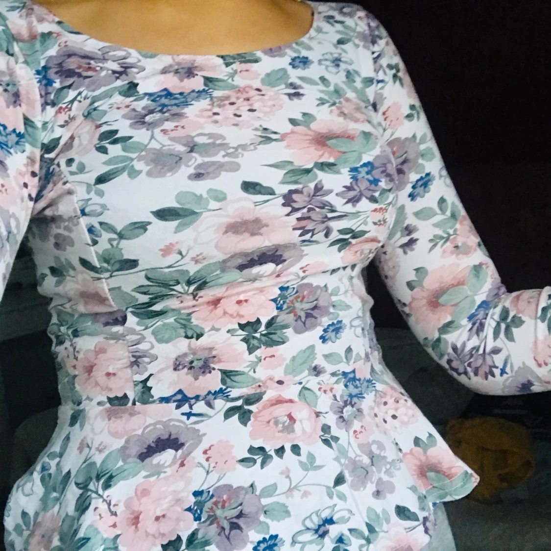 Blommig gullig tröja  - 90