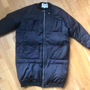 Carin Wester jacka - Svart och puffig höst/vinterjacka från Carin Wester. Storlek S. 