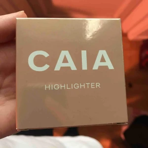  - Highlighter från caia. Använd en gång. Nyans: saint tropez