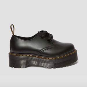 Oanvända platform dr martens, storlek 39, nypris 2000kr, buda från 1600!! Frakt tillkommer, bud nu på 1750