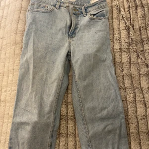 Jeans  - Ljusblå raka jeans från beshka. Bra skick