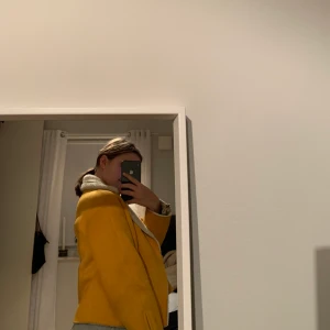 Super fin jacka!  - En gul snygg jacka från mango 