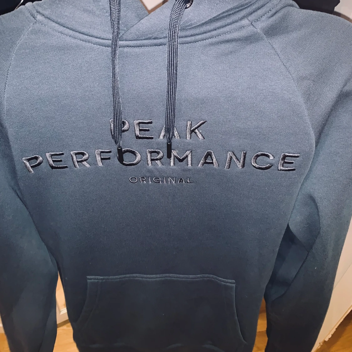 Peak performance hoodie mörkblå, size S - 90