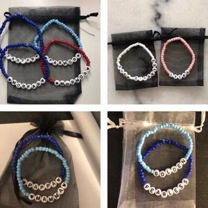 Armband  - Säljer handgjorda armband där jag även gör egna motiv, säljer en för 30kr och två för 50 då jag vill bli av med allt som finns kvar🥰