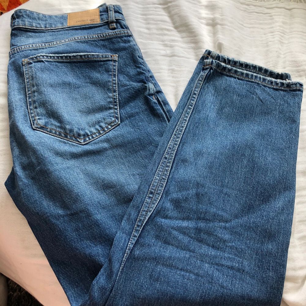 Jeans från Gina Tricot, storlek 36! 80kr 😇Fint skick!! Vid större intresse sker budgivning start 80kr!!!. Jeans & Byxor.