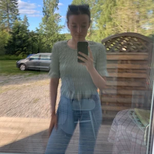 Topp - Fin topp från ginatricot. Strl L men passar nog allt från s-l. Då den är väldigt strechig.