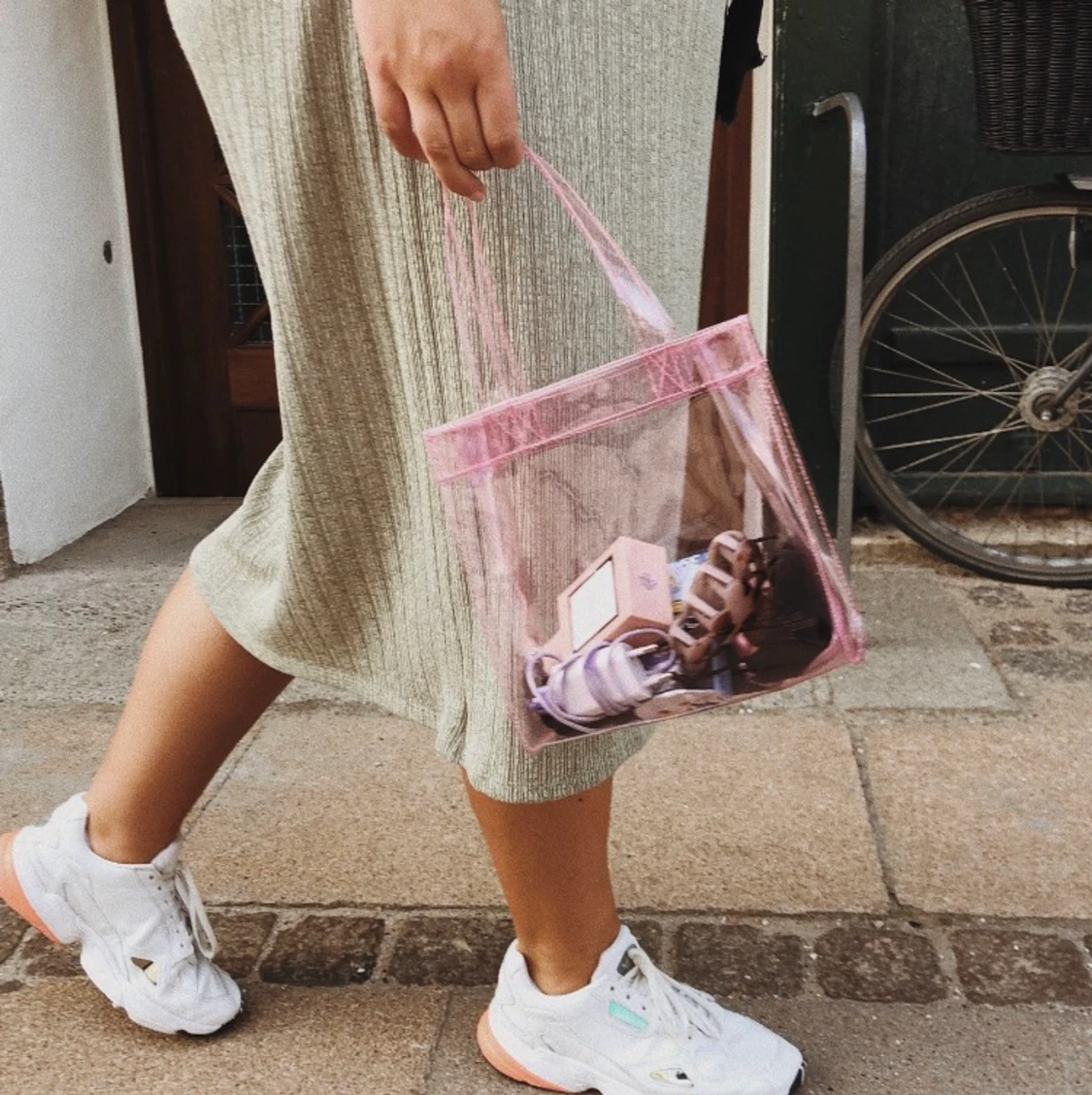 GENOMSKINLIG ROSA VÄSKA  - 90