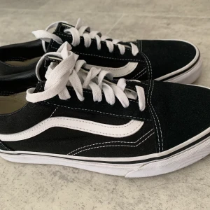 Vans skor - Säljer mina vans pga att de aldrig kommer till användning, använda Max 4 ggr, storlek 38