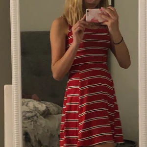 Klänning - Säljer då jag inte använder! Fri frakt💞