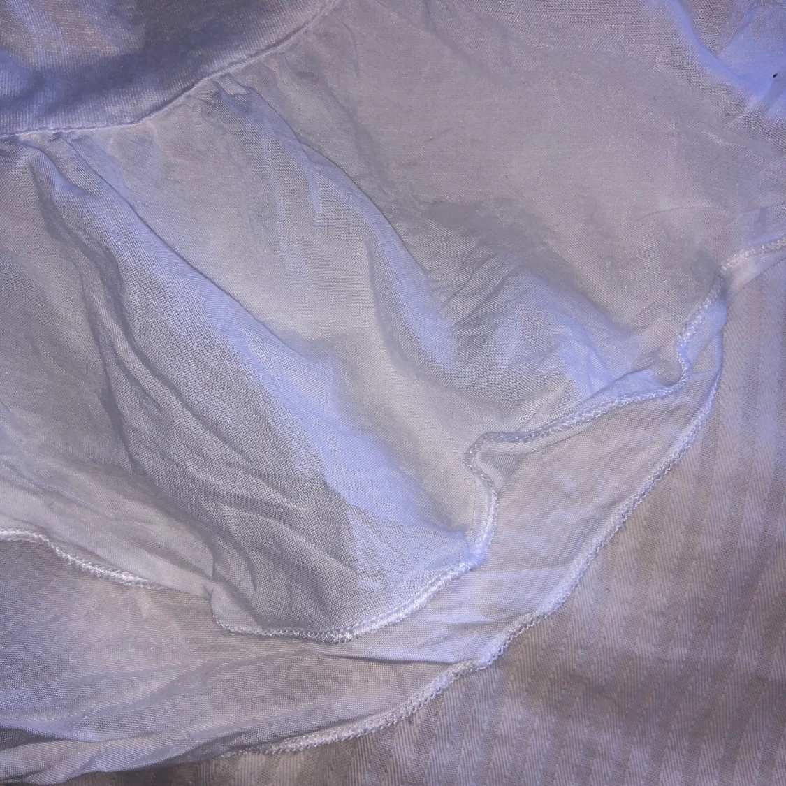 VITT LINNE MED VOLANG - 91