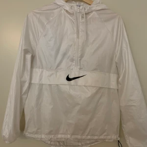 Nike vindjacka - Nike vindjacka i storlek S. 