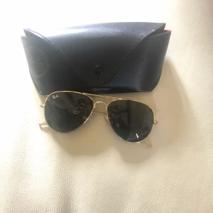 Rayban - Aldrig används rayban!! Frakt ingår!!