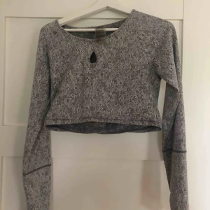  - Snygg träningstopp från gymshark i strl L. Passar dock M med. Använd Max 3 gånger. 💕