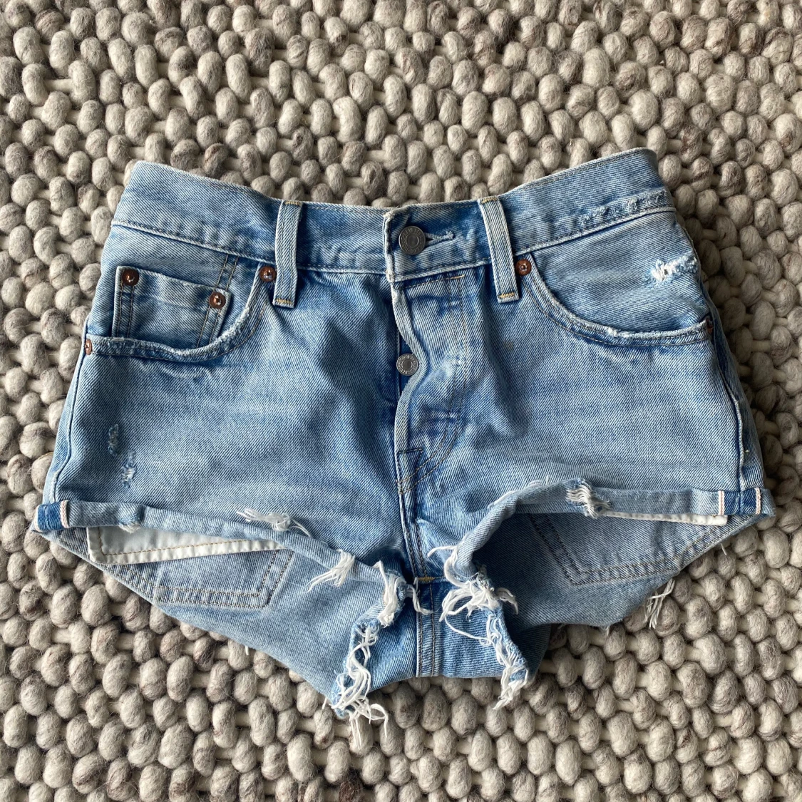 Levi’s shorts strl 24.