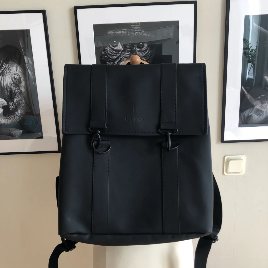 Svart ryggsäck Rains