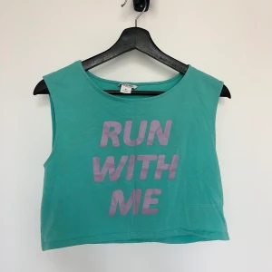 Crop top från Monki strl M - Fint skick, 50kr + ev frakt