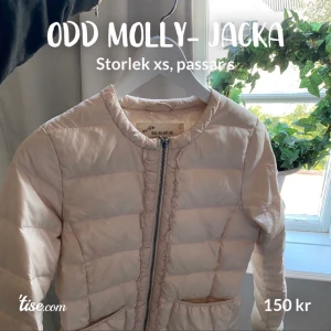 Odd Molly Jacka - En superfin jacka ifrån Odd Molly, storlek 0, xs, men passar även S!  Perfekt nu till våren/ sommaren ✨ Frakt betalar köparen 🌷🌷