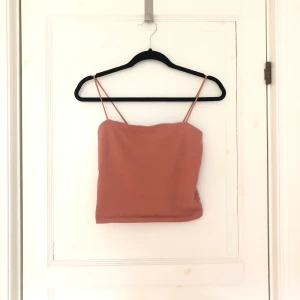 Linne  - Croppat linne med rak skärning i en smutsrosa färg. Från bik bok. 