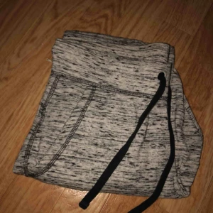  - Jätte sköna mjukisbyxor i storlek S