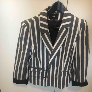  - Kavaj, marin stil. Oanvänd. 