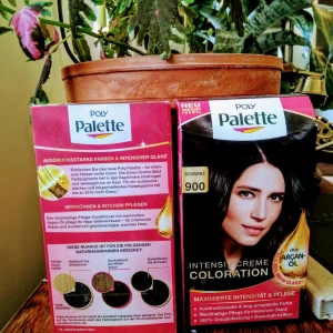  - Två förpackningar med svart hårfärg.