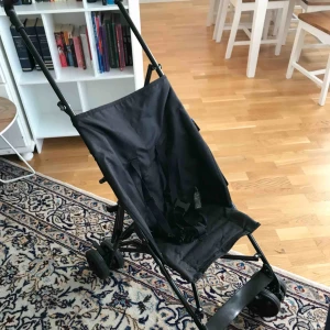  - Sulky använd bara på en resa. Hel och fin hämtas i Sundbyberg och swish el kontant betalning som gäller.