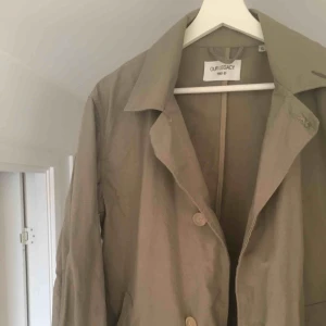  - Trenchcoat från Our Legacy. Köpt på second hand i gbg för ett par år sedan. Bra skick. 
