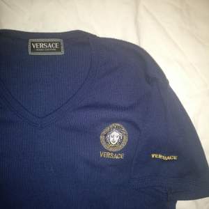 Vintage T-shirt av Versace  Storlek S  Köparen står för frakt!