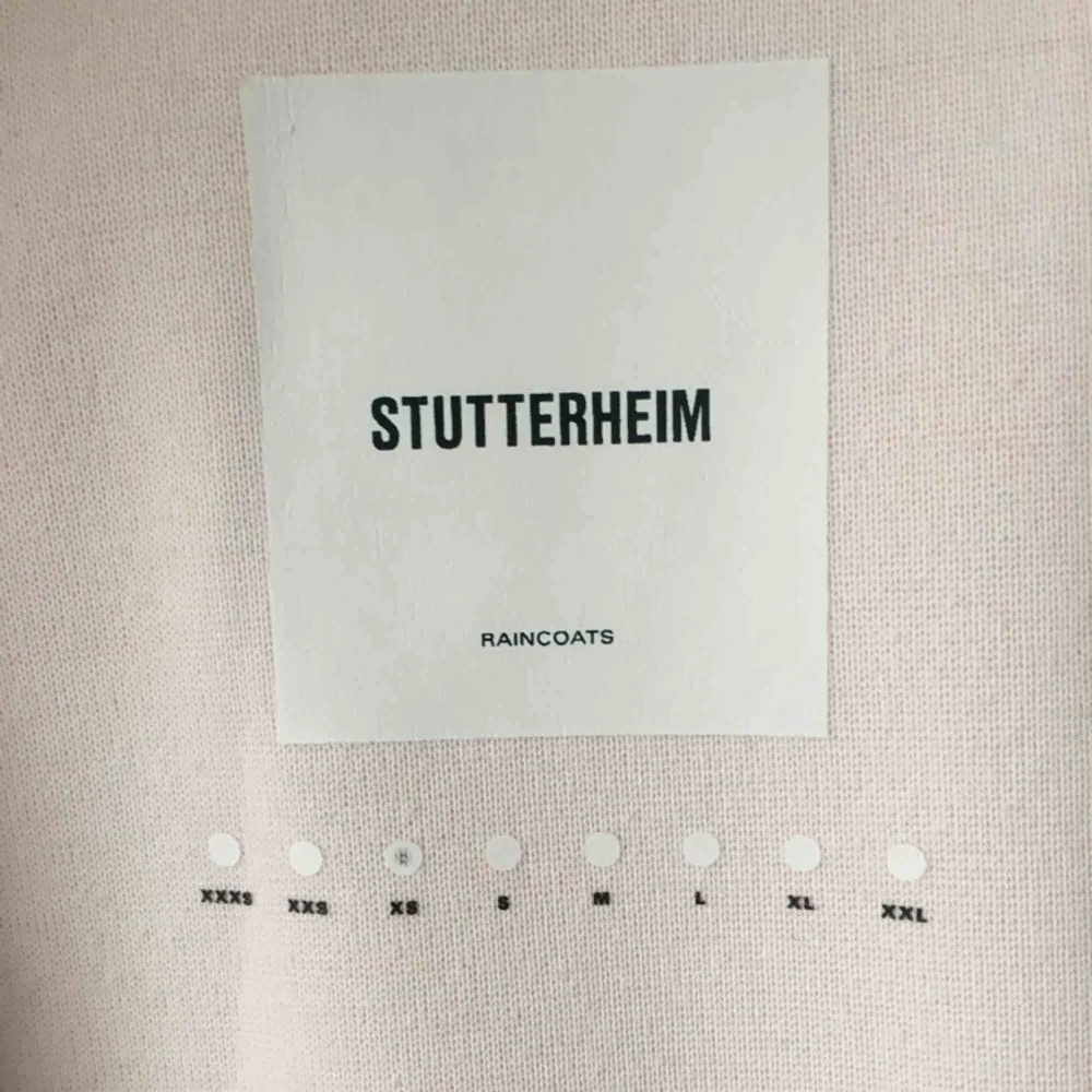 Stutterheim pale pink  XS  Endast används ett par gånger, för liten för mig  Posten + 80kr. Jackor.