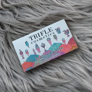  - Superfin ögonskuggspalette! Använd lite grann. Kan skickas