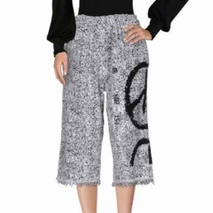  - byxor från exklusiva märket HAAL. dyra i inköp men aldrig använda. typ culottes 3/4-delslängd och frottéaktig finish. såå gosiga att ha på sig