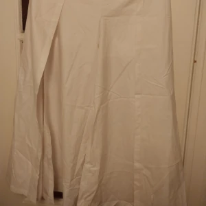  - - Rodebjer Vida byxor  - Never worn/aldrig använd - org.pris 1000 kr, pris kan diskuteras - Storlek M- Möts i Stockholm eller fraktas