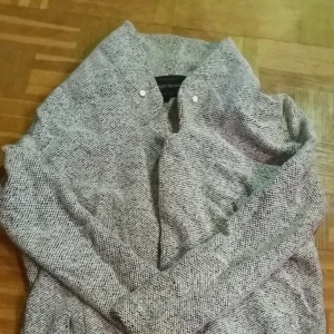  - Tröja/Jacka från River Island. Nyskick. Hämtas i Västerås eller skickas mot frakt.