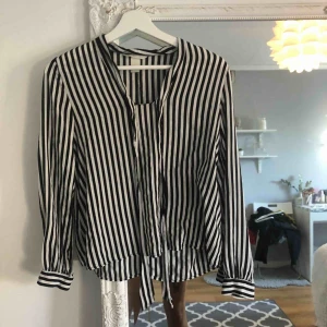  - randig blus ifrån Hm aldrig använd