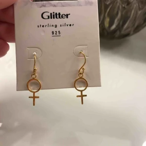  - Helt nya örhängen från glitter nytt pris 129kr, aldrig använda. Kan frakta men då står köparen för frakten😊