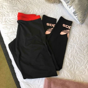  - Träningstights från adidas originals. Endast testade! Köparen betalar frakt 😊