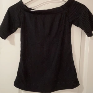 Svart topp - Svart topp från ambar